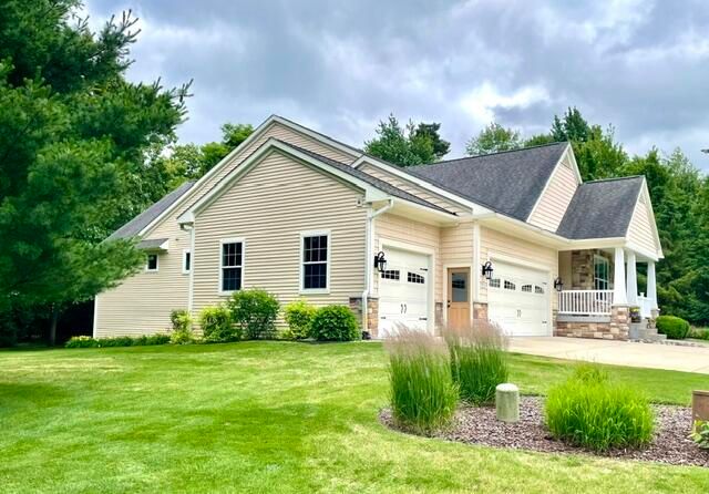 5533 S Red Pine Circle, Texas Twp, MI 49009