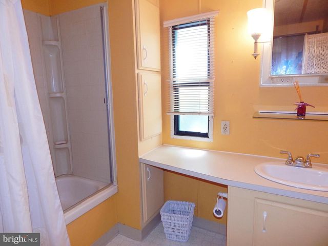 212 FOX CHASE CT, North Wales, PA 19454