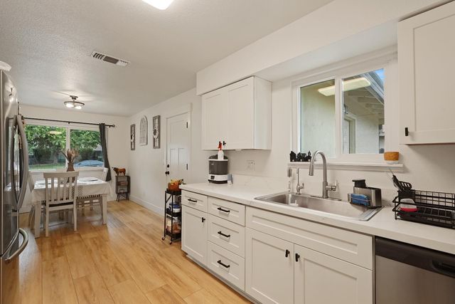 2966 Hillview Dr, Yuba City, CA 95993