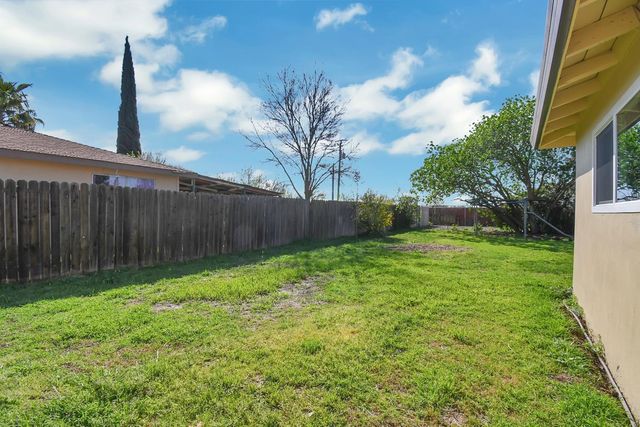 2966 Hillview Dr, Yuba City, CA 95993