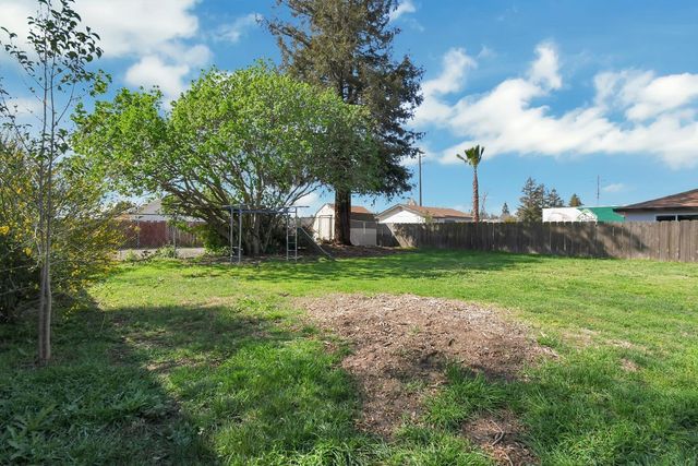 2966 Hillview Dr, Yuba City, CA 95993