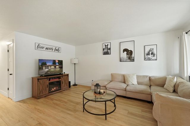 2966 Hillview Dr, Yuba City, CA 95993