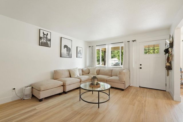 2966 Hillview Dr, Yuba City, CA 95993