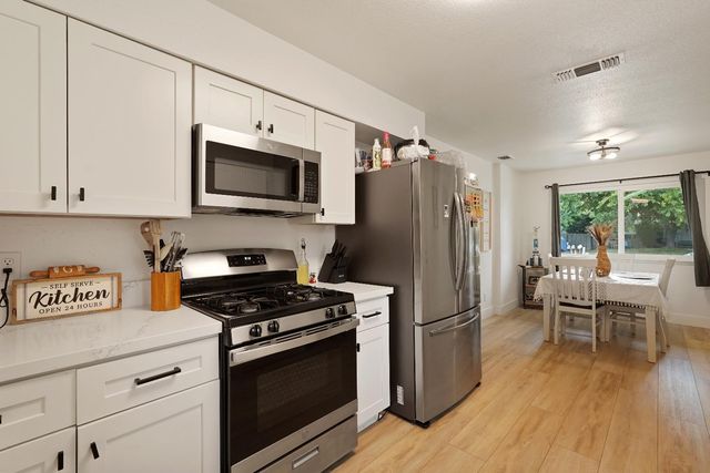 2966 Hillview Dr, Yuba City, CA 95993