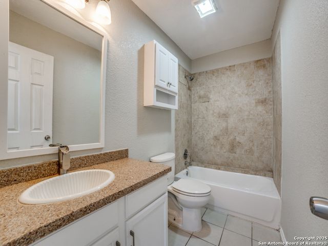 10023 Amber Field, San Antonio, TX 78245