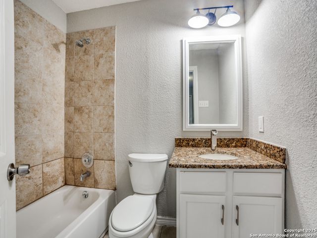 10023 Amber Field, San Antonio, TX 78245