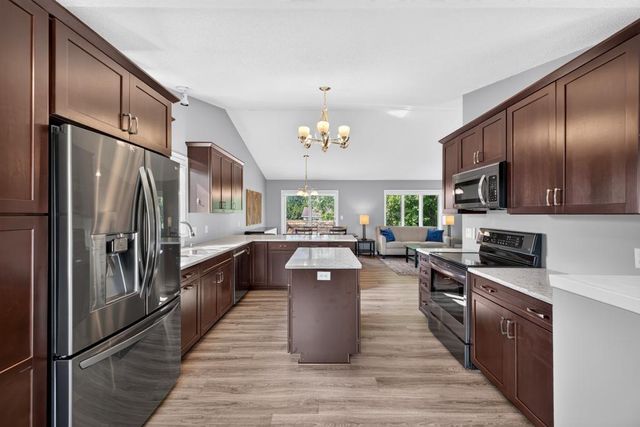 4402 Cambridge Lane NW, Rochester, MN 55901