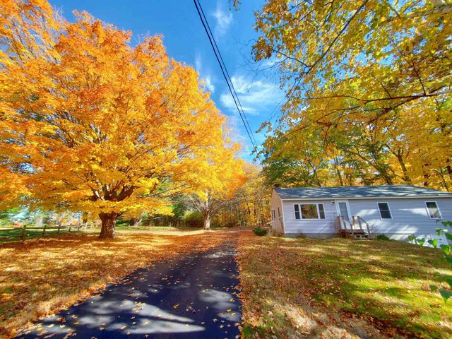 18 Anagance Lane, Wolfeboro, NH 03894
