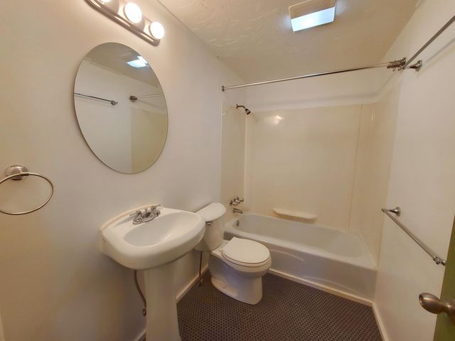 18 Anagance Lane, Wolfeboro, NH 03894