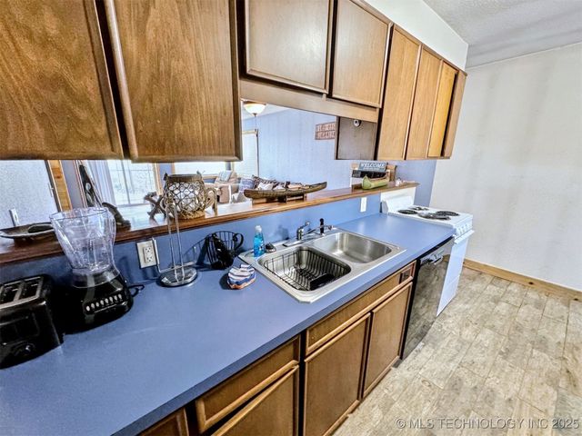 31663 S 530 Road, Cookson, OK 74427