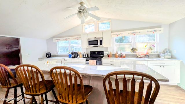3822 COUNTY ROAD 220, Middleburg, FL 32068