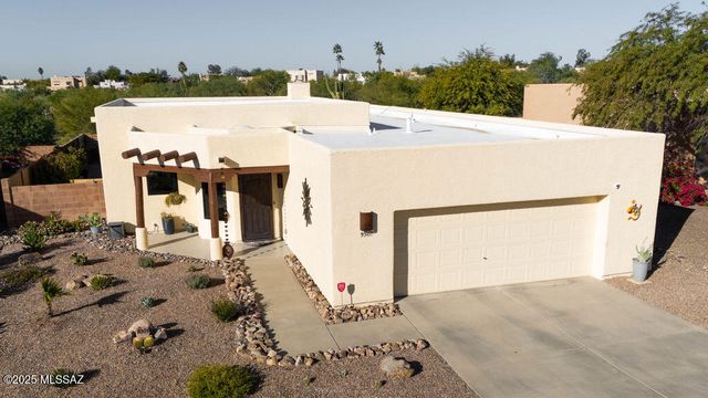 9301 N Moon View Place, Tucson, AZ 85742