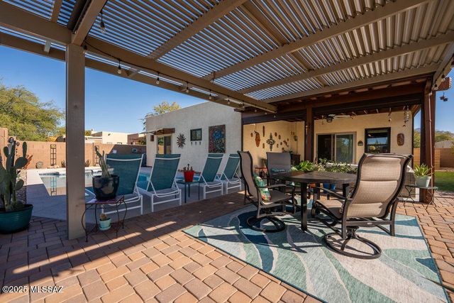 9301 N Moon View Place, Tucson, AZ 85742