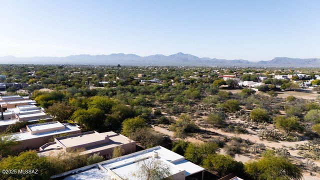 9301 N Moon View Place, Tucson, AZ 85742