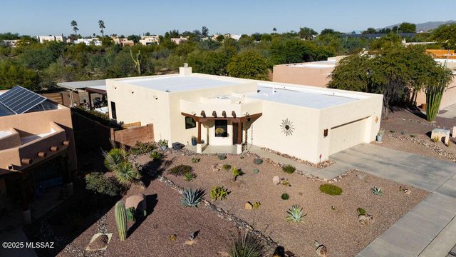 9301 N Moon View Place, Tucson, AZ 85742
