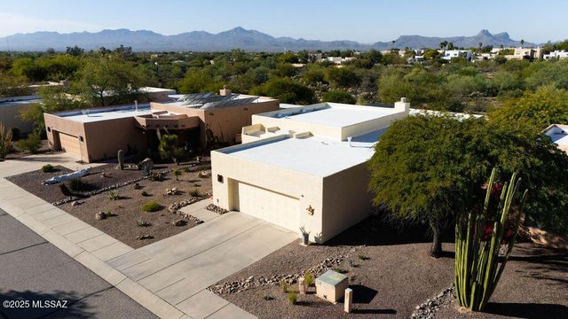 9301 N Moon View Place, Tucson, AZ 85742