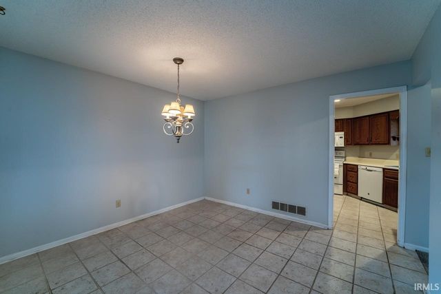 2908 Wood Knoll Lane, Fort Wayne, IN 46804