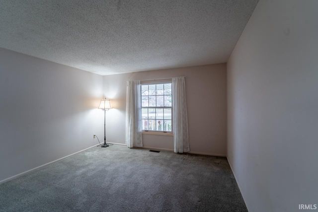 2908 Wood Knoll Lane, Fort Wayne, IN 46804