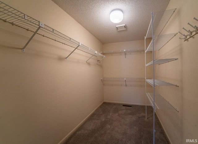 2908 Wood Knoll Lane, Fort Wayne, IN 46804