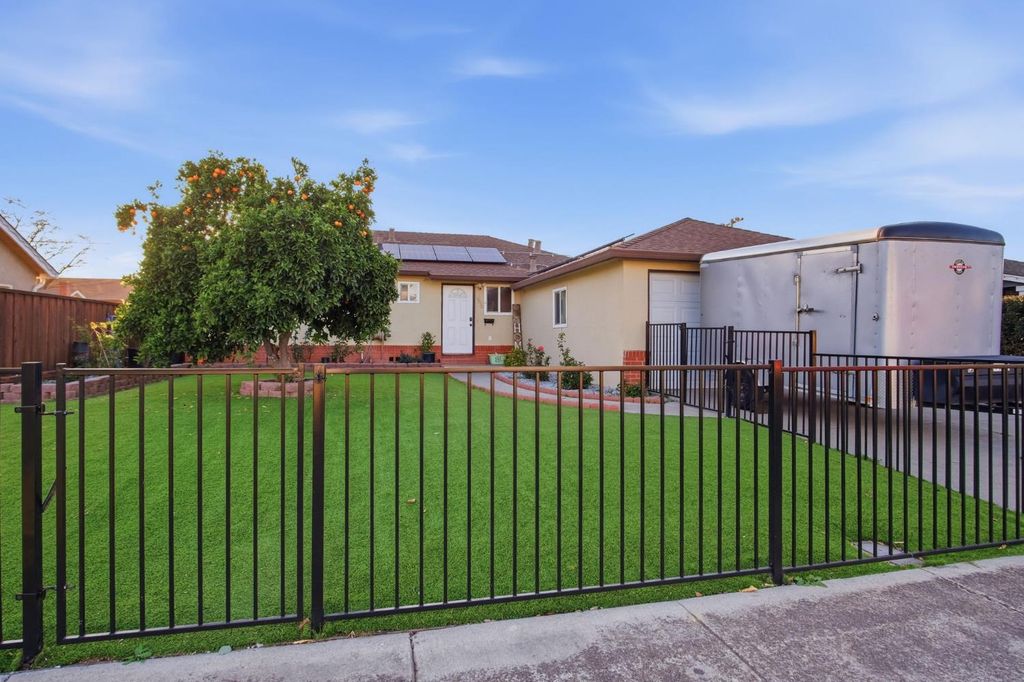 355 Harding Ave, Manteca, CA 95336