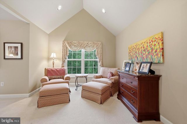 16 CHESTNUT LN, North Wales, PA 19454