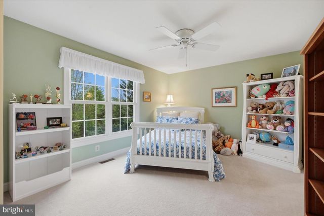 16 CHESTNUT LN, North Wales, PA 19454