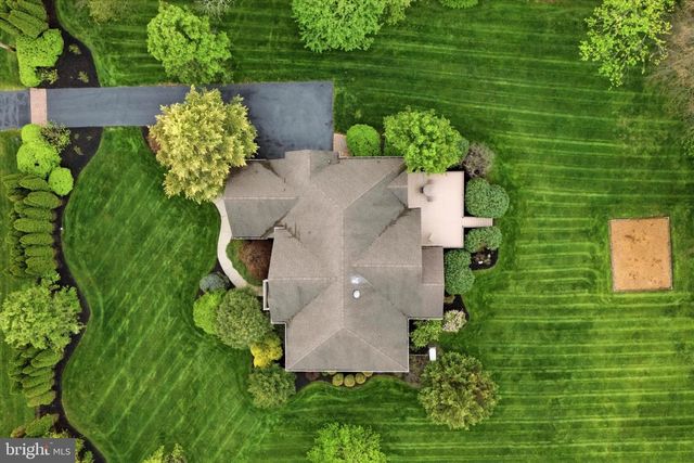 16 CHESTNUT LN, North Wales, PA 19454