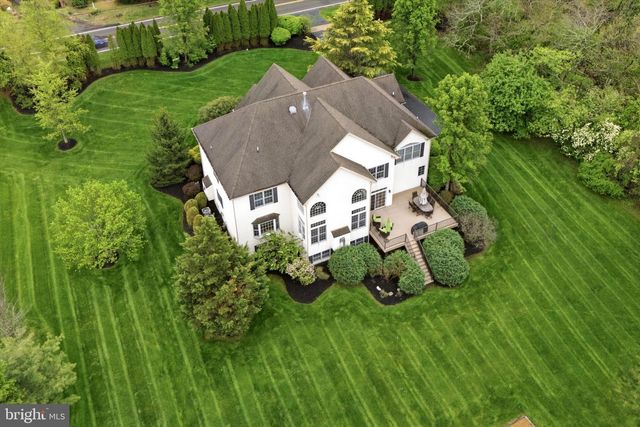 16 CHESTNUT LN, North Wales, PA 19454