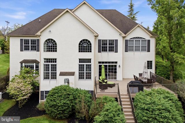16 CHESTNUT LN, North Wales, PA 19454