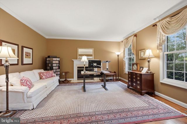 16 CHESTNUT LN, North Wales, PA 19454