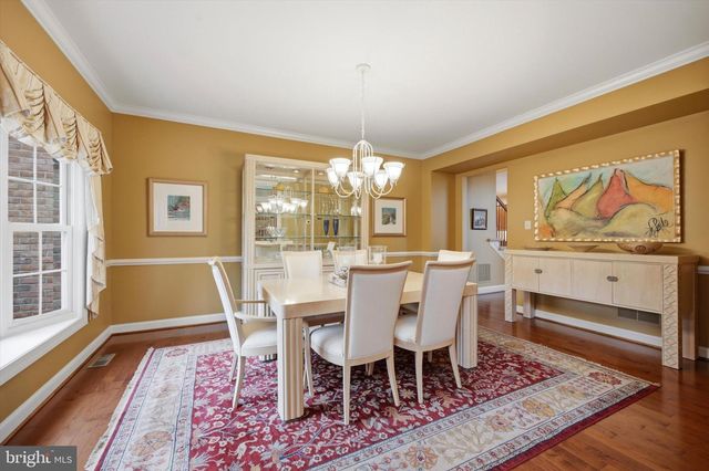 16 CHESTNUT LN, North Wales, PA 19454