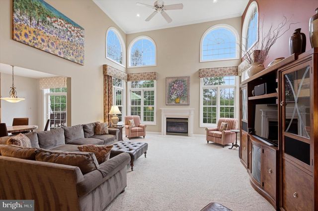 16 CHESTNUT LN, North Wales, PA 19454