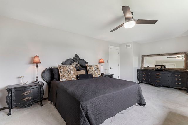 5 Split Rail, Lemont, IL 60439