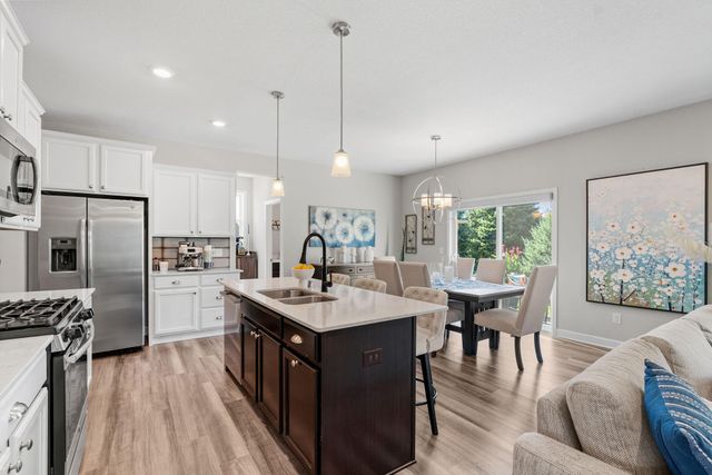 1986 Red Oak Path, Shakopee, MN 55379