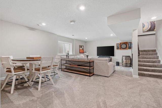 1986 Red Oak Path, Shakopee, MN 55379