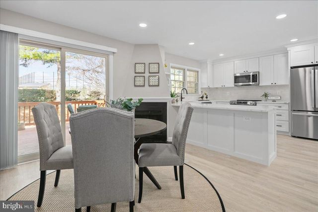 2872 SUTTON OAKS LN, Vienna, VA 22181