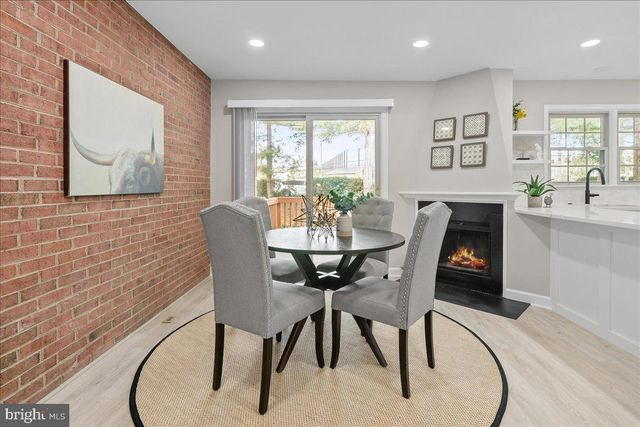 2872 SUTTON OAKS LN, Vienna, VA 22181