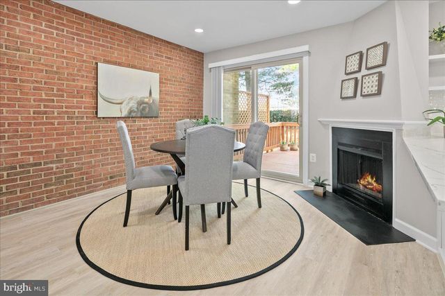 2872 SUTTON OAKS LN, Vienna, VA 22181