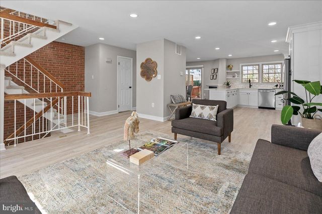 2872 SUTTON OAKS LN, Vienna, VA 22181