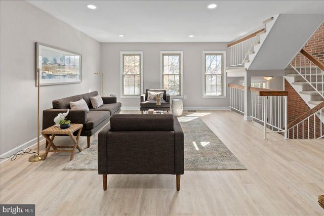 2872 SUTTON OAKS LN, Vienna, VA 22181