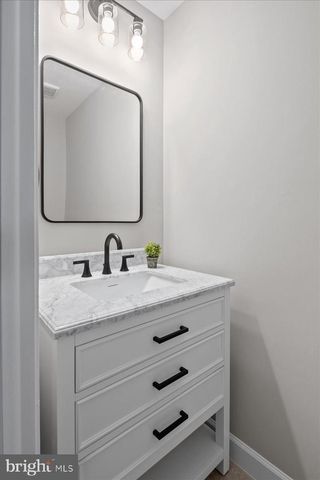 2872 SUTTON OAKS LN, Vienna, VA 22181