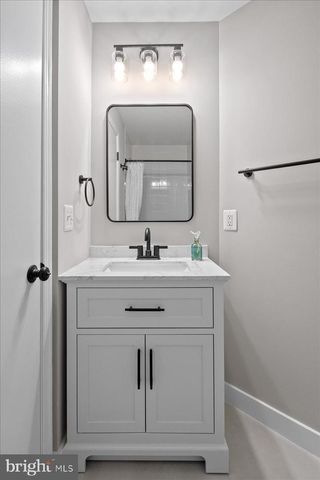 2872 SUTTON OAKS LN, Vienna, VA 22181