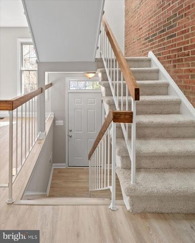 2872 SUTTON OAKS LN, Vienna, VA 22181