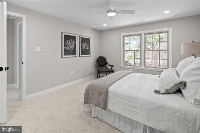 2872 SUTTON OAKS LN, Vienna, VA 22181