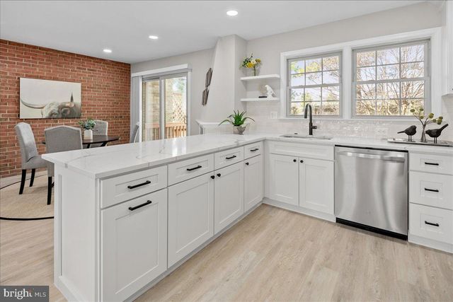 2872 SUTTON OAKS LN, Vienna, VA 22181