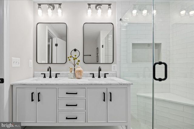 2872 SUTTON OAKS LN, Vienna, VA 22181