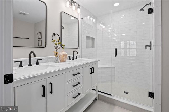 2872 SUTTON OAKS LN, Vienna, VA 22181