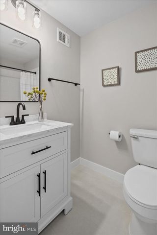 2872 SUTTON OAKS LN, Vienna, VA 22181