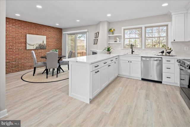 2872 SUTTON OAKS LN, Vienna, VA 22181