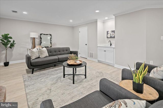 2872 SUTTON OAKS LN, Vienna, VA 22181